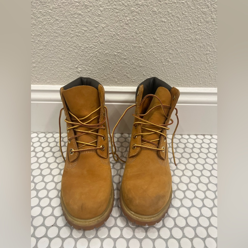 Timberland Boots (wheat/ brown women’s size 7) - Picture 2 of 6